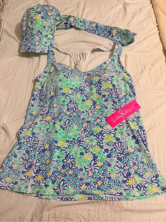 Lilly Pulitzer Tops - Lilly Pulitzer Blue, Green & Yellow Floral Luxletic  Top with Matching hat.